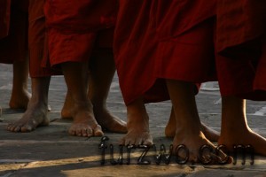 04OtR, Monks feet, Bagan