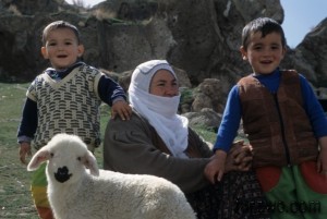 people12-Turkish-family-tend-their-sheep