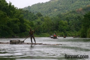 travel7-Bamboo-rafting-in-Jamaica